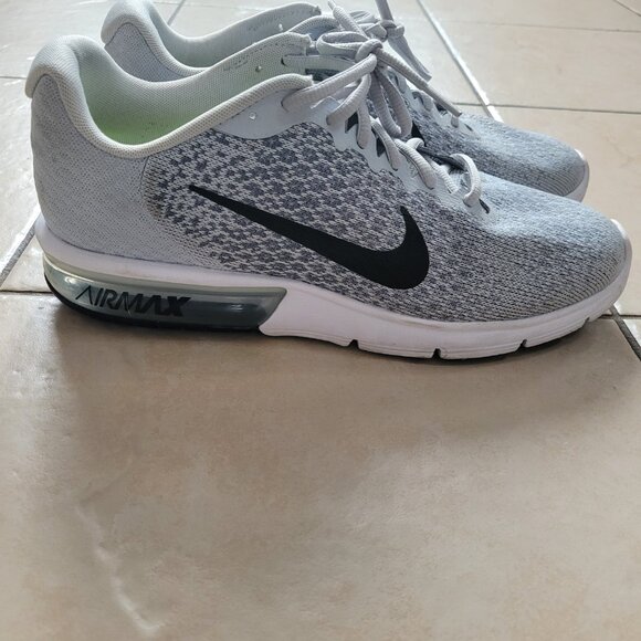 Nike AirMax Sneakers - Picture 5 of 6